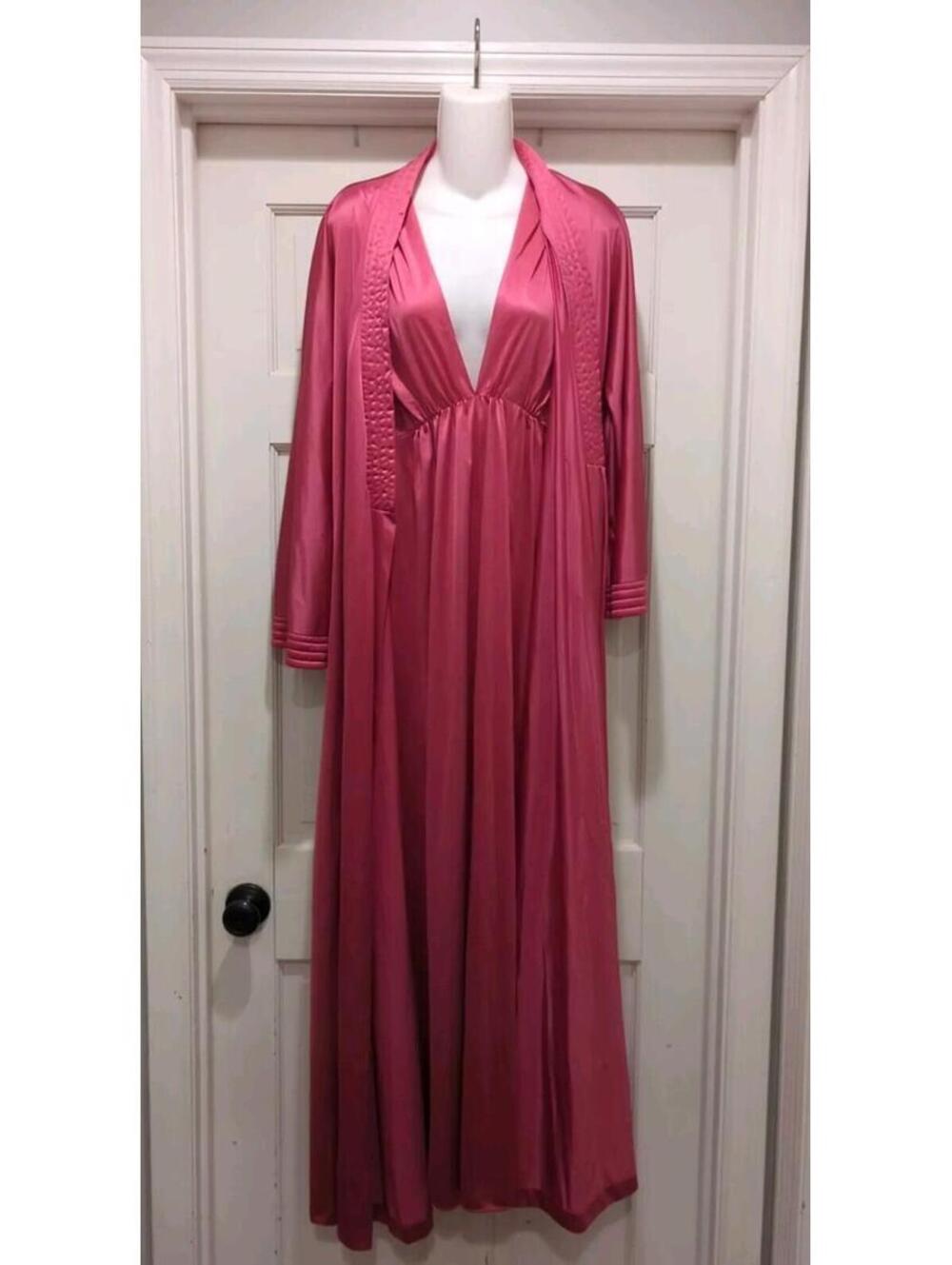 Vtg Vanity Fair Long Gown & Robe Set M Women's Dark Pink EUC Peignor Valentine's